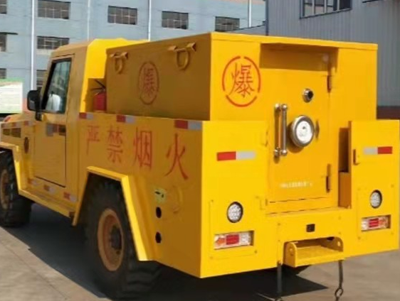 禹州凯龙爆破器材运输车:保障爆破任务的安全运行
